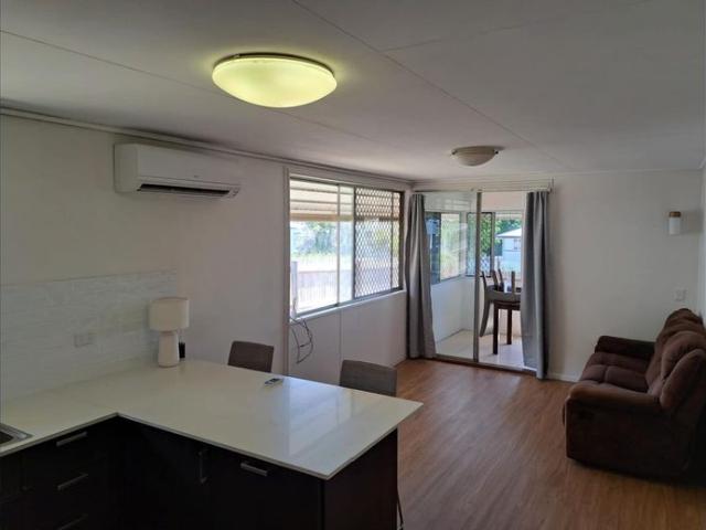 2 BEDROOM UNIT WITH MODERN UPDATES IN PRIME LOCATION