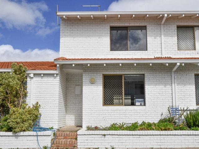 Renovated 2 Bedroom Unit with OCEAN VIEWS!