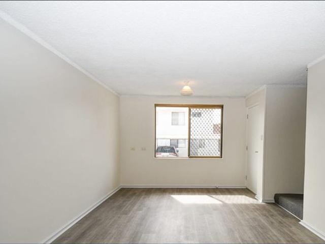 Renovated 2 Bedroom Unit with OCEAN VIEWS!