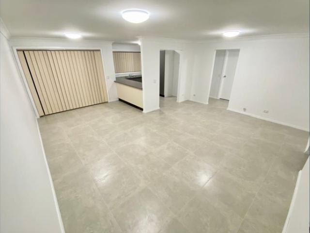 Renovated 2 Bedroom Villa with Private Courtyard – Walk to Pendle Hill Station