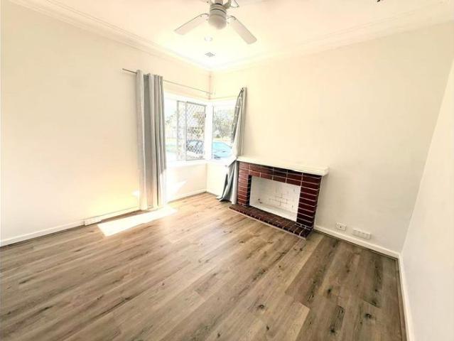 Renovated 2 Bedrooms in front section of shared house| Close to Curtin University
