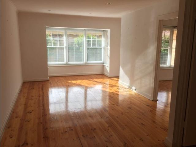 Renovated 2 BR unit close to Jetty Road, beach and tram