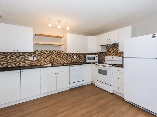 Renovated 2 BR home in family friendly, highly accessible Kiniski Gardens