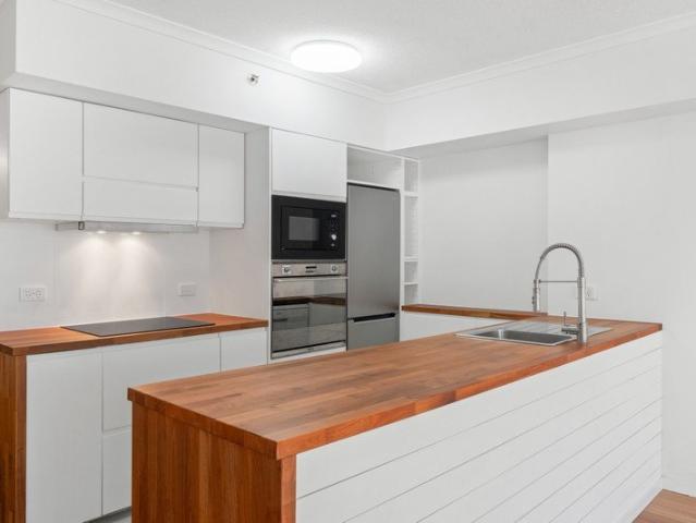 Renovated 31st Floor Apartment in Prime CBD Location