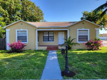 Renovated 4/2.5 Home with garage and large private backyard