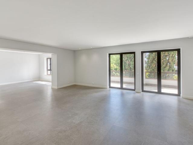 Renovated 4 Bed Condo Lago Estoril