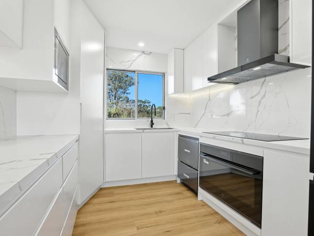 Renovated 4 bedroom family home with Large shed/workshop: house to let in 2 Railway Road South, MULGRAVE NSW 2756 4 bed