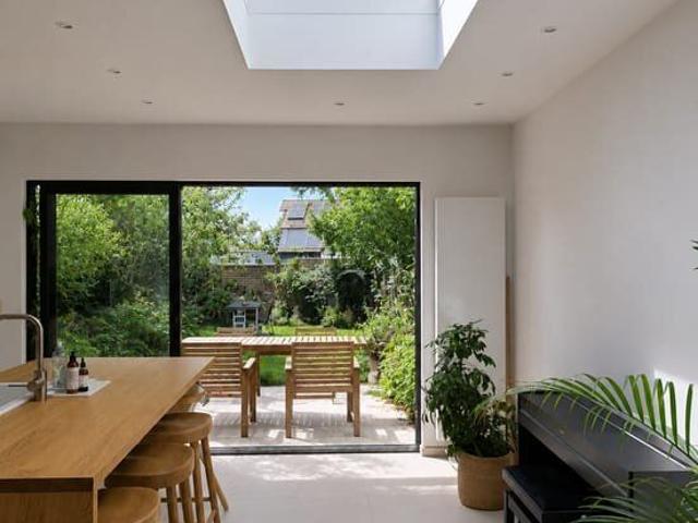Renovated 4 bedroom house with garden in Uccle