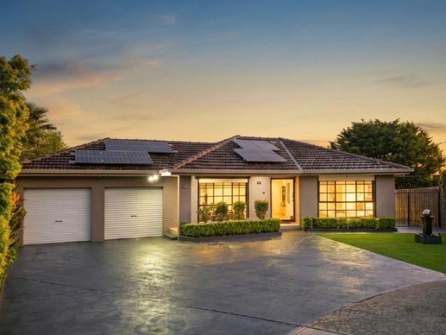 Renovated 4+ Bedroom Luxury Family Home in Original Greenvale