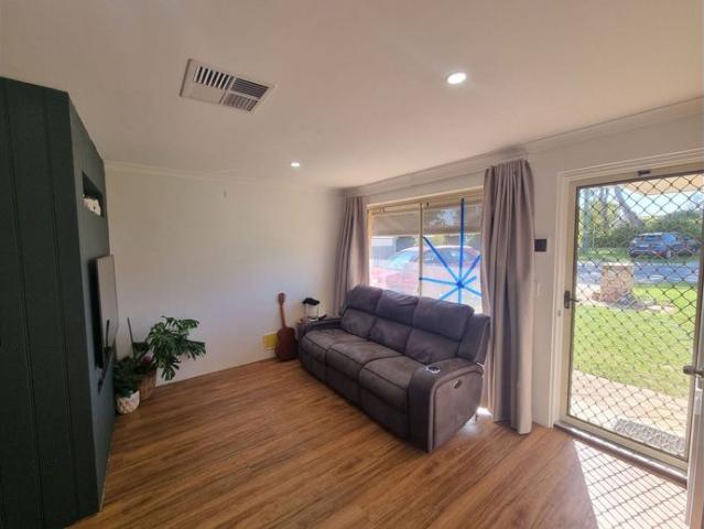 Renovated 4x2 with Solar, Ducted Climate Control — Steps from Tennis and Pickleball