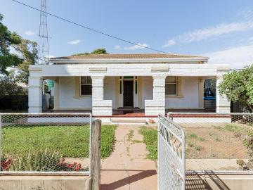 Redhill, Wandearah East - Equipped kitchen