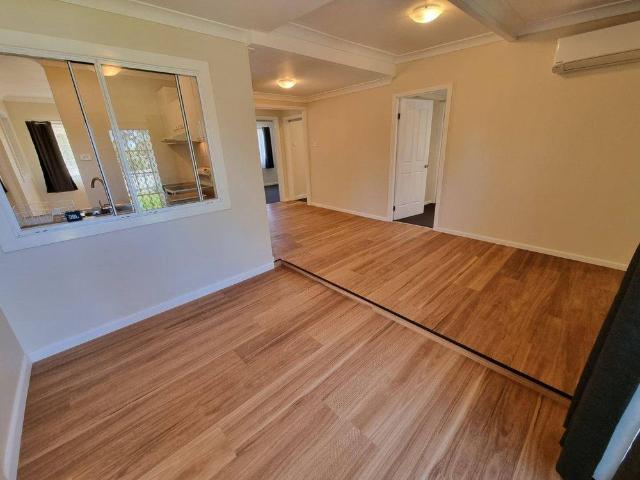 RENOVATED COTTAGE LIVING WALK TO TOWN
