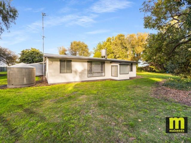 Renovated Cottage On Nearly 5 Acres in Millicent
