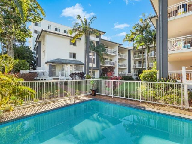 Renovated Coastal Apartment Moments from Kirra Beach