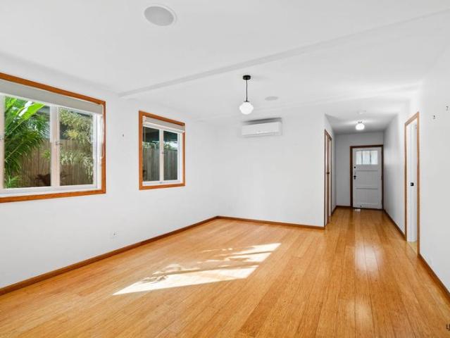 Renovated Coastal Beach House – Walk to the Beach