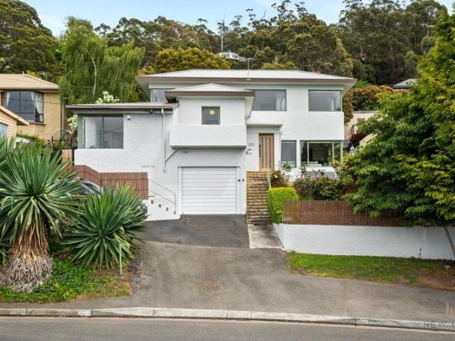 Renovated Coastal Charm | Taroona