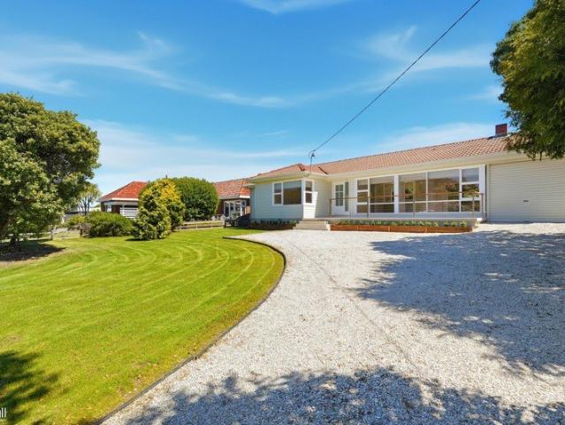Renovated Coastal Charm Just Moments from Little Howrah Beach
