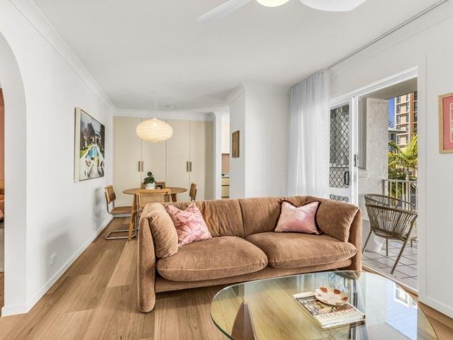 Renovated Coastal Living Just 150m to the Beach
