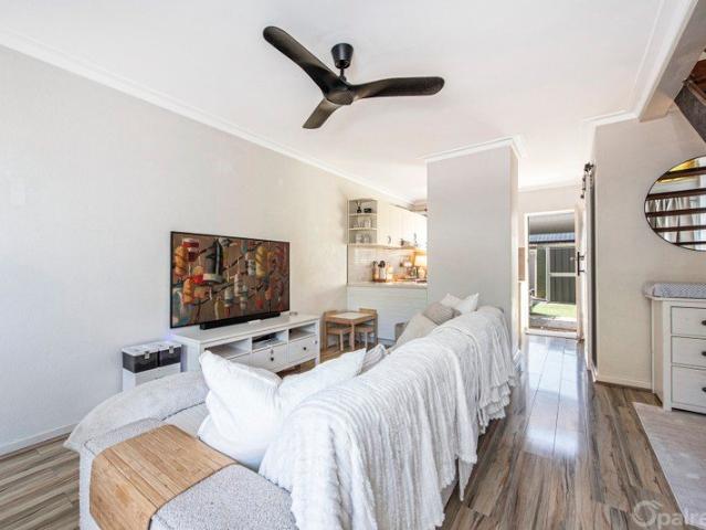 Renovated coastal living just minutes from the foreshore