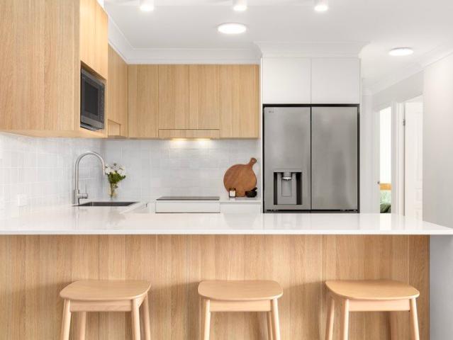 Renovated coastal living, walking distance to Coolangatta Beach