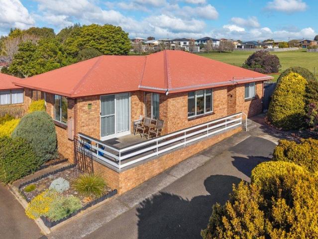 Renovated Comfort With River Views