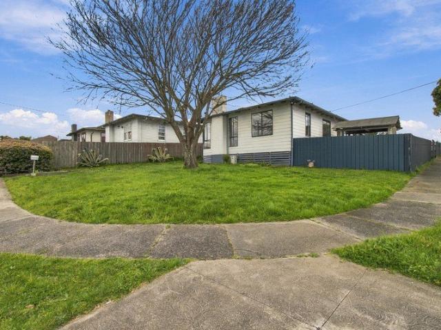 Renovated Comfort, Corner Block Convenience Right Here in Morwell