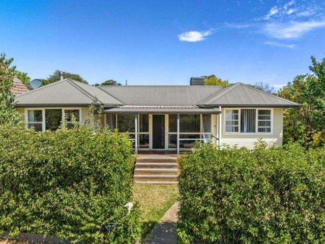 Renovated Comfort, Generous Proportions & Expansive Outdoor Living