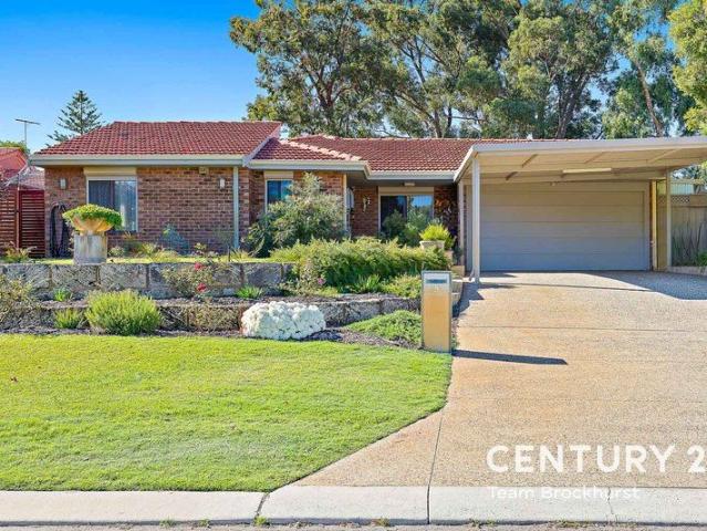 RENOVATED COMFORT IN CRESTWOOD ESTATE