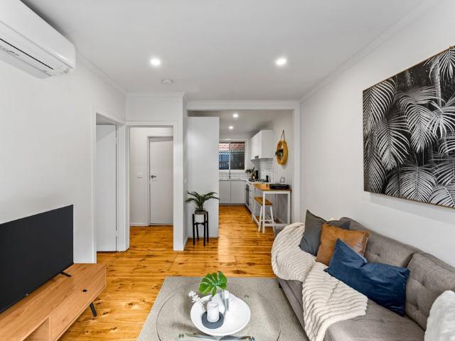 Renovated Comfort, Private Outdoor Space & the Best of Brunswick