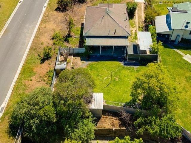Renovated Comfortable 3 Bedroom Home in a Popular North Albury Location