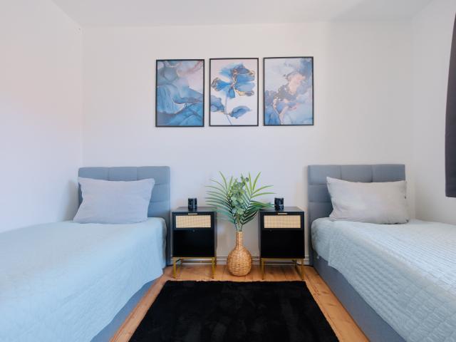 renovated comfortable Flat for 6 – Box Spring Beds, Balcony & More