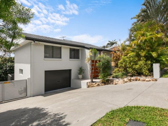 Renovated Contemporary Living with Entertainer's Appeal