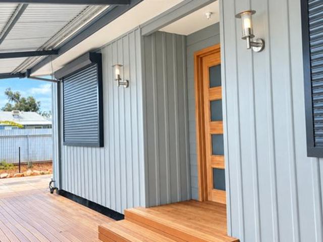RENOVATED, CONVENIENT & READY TO ENJOY!