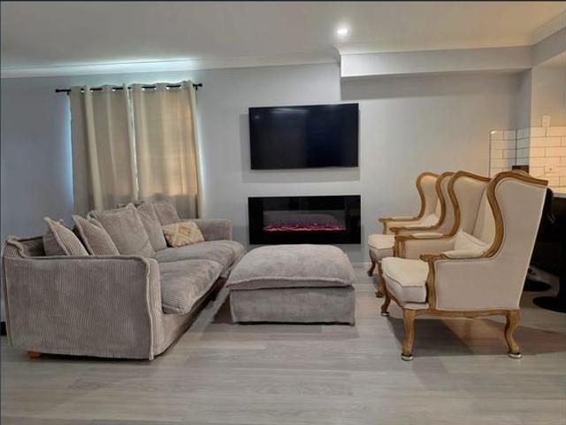 RENOVATED, CARPET FREE TOWNHOUSE & AIR CONDITIONING TO EVERY BEDROOM