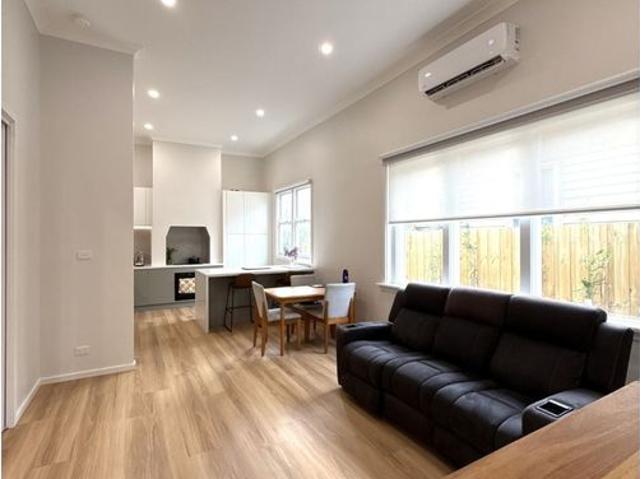 Renovated CBD Living with outstanding position and potential for commercial use
