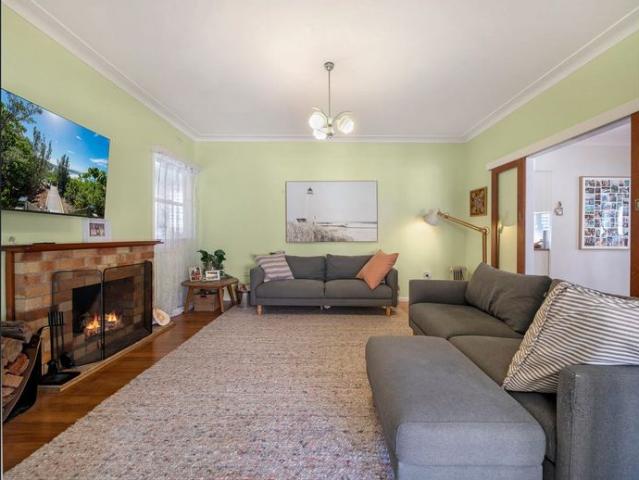 Renovated character home and granny flat, central Mullum