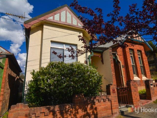 Renovated Character Semi Close to Town