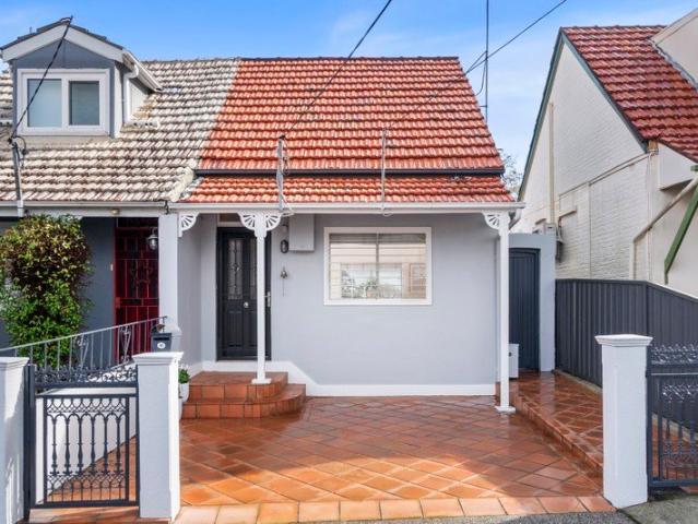 Renovated character semi of privacy and convenience