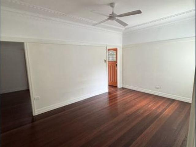 Renovated Character Unit in a Quiet Annerley Pocket