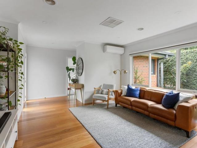 Renovated class in leafy rear privacy