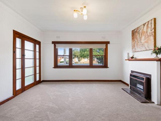 RENOVATED & CLOSE TO CBD
