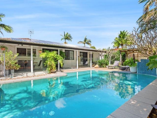 Renovated Cul de Sac Living with Pool