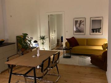 Renovated and Cozy 2 bedroom flats with an open kitchen / living area