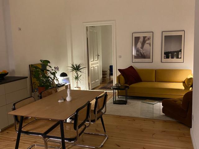 Renovated and Cozy 2 bedroom flats with an open kitchen / living area