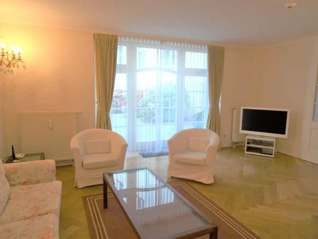 Renovated and elegant 3 Room Apartment in Steglitz #X06