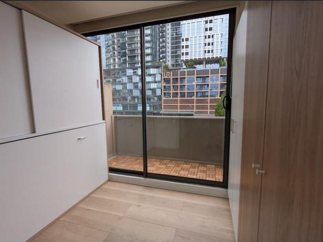 Renovated and fully furnished cozy studio in the heart of Box Hill