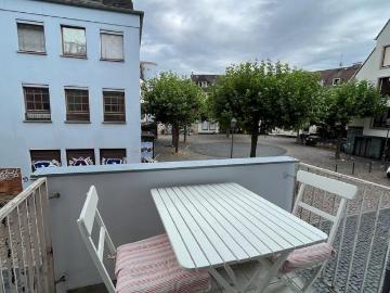 Renovated and furnished: 2 room balcony apartment in Sachsenhausen Nord, Frankfurt Amsterdam Apartments for Rent