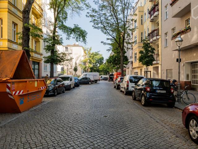 Renovated and lovingly furnished old building apartment in very quiet but central location, Berlin Amsterdam Apartments for Rent