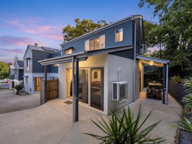 Renovated and Private Townhouse