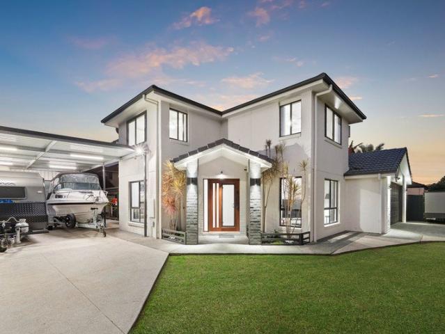 Renovated and Refreshed: Parkside Perfection Meets Luxury Living on 660m2 Corner Block!